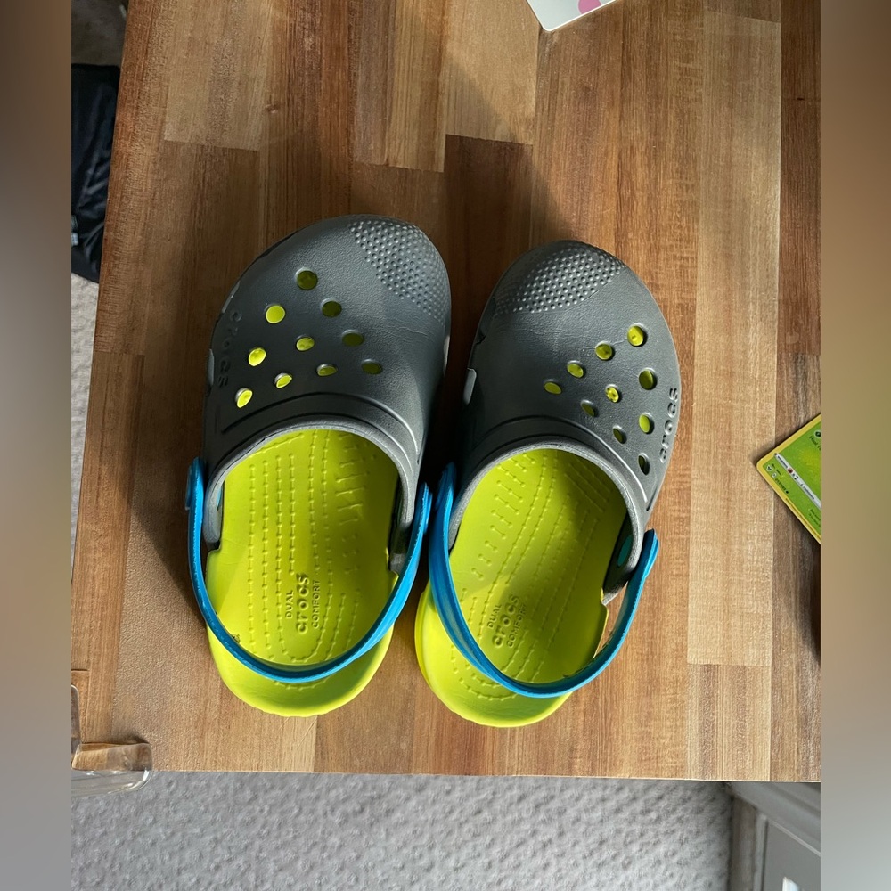 Crocs size 9